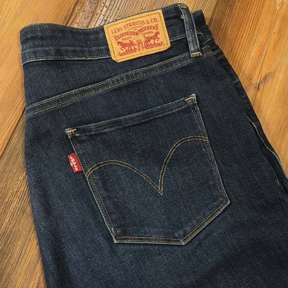 Levi’s women’s size 31 dark wash stretch - Picture 6 of 6